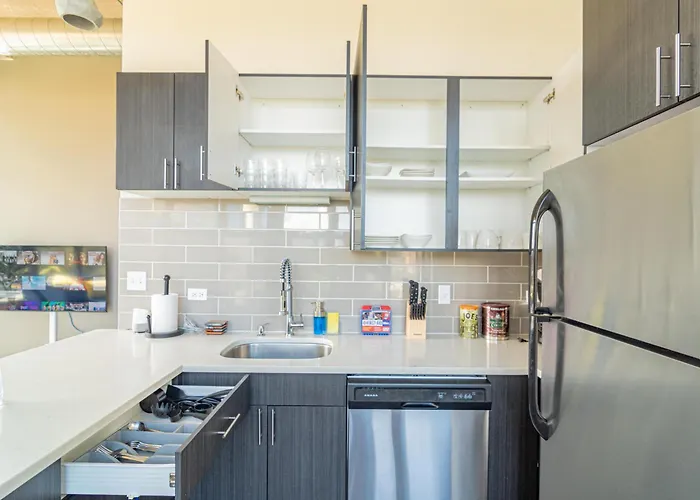 Bright 2br Luxury Corner With Optional Parking Sleeps 6 Guests Near Mccormick Place And Soldier Field Appartement *